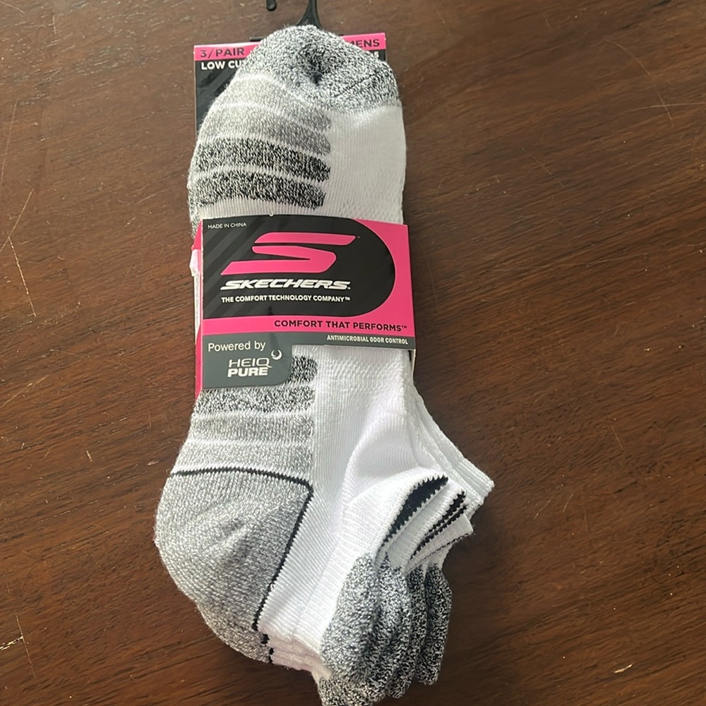 NWT 3 pair Skechers socks